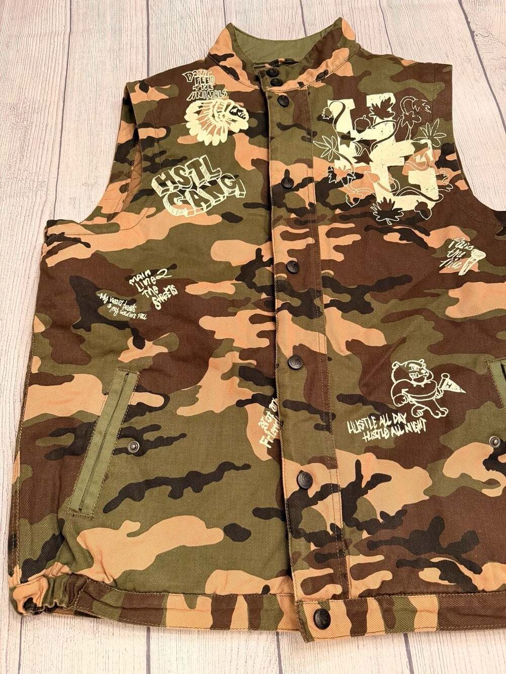 NWT Hustle Gang Numb Vest Size M Camo